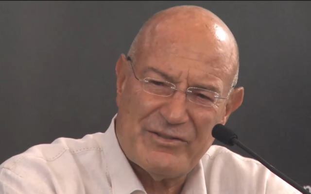 Le producteur hollywoodien Arnon Milchan (Crédit : capture d'écran YouTube/amitost) Le producteur hollywoodien Arnon Milchan (Crédit : capture d'écran YouTube/amitost)