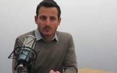 Avi Buskila, président de la Paix Maintenant, interrogé  à la Fondation Jean Jaurès lors de sa tournée européenne, en janvier 2017. (Crédit: Fondation Jean Jaurès/Youtube)