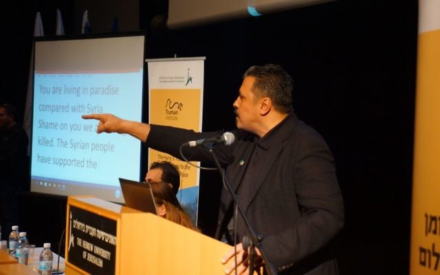 Issam Zeitoun, intermédiaire entre l'Armée syrienne libre et de nombreux acteurs internationaux, dont Israël, a réagi furieusement aux manifestations palestiniennes le 17 janvier 2017. Il a déclaré: "vous vivez au paradi, comparé à la Syrie". (Crédit: Reuvan Ramaz, Truman Institute). Issam Zeitoun, intermédiaire entre l'Armée syrienne libre et de nombreux acteurs internationaux, dont Israël, a réagi furieusement aux manifestations palestiniennes le 17 janvier 2017. Il a déclaré: "vous vivez au paradi, comparé à la Syrie". (Crédit: Reuvan Ramaz, Truman Institute).