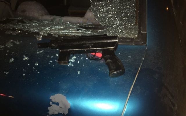 Une arme semi-automatique de type “Carlo” retrouvée dans une voiture après une attaque à main armée près du village d'Aboud, en Cisjordanie, le 25 janvier 2017. (Crédit : unité des porte-paroles de l'armée israélienne) Une arme semi-automatique de type “Carlo” retrouvée dans une voiture après une attaque à main armée près du village d'Aboud, en Cisjordanie, le 25 janvier 2017. (Crédit : unité des porte-paroles de l'armée israélienne)