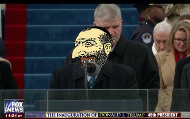 Caricature antisémite publiée sur Twitter visant le rabbin Marvin Hier, fondateur du Centre Simon Wiesenthal, pendant son intervention lors de la cérémonie d'investiture de Donald Trump, le 20 janvier 2017. (Crédit : capture d'écran YouTube)