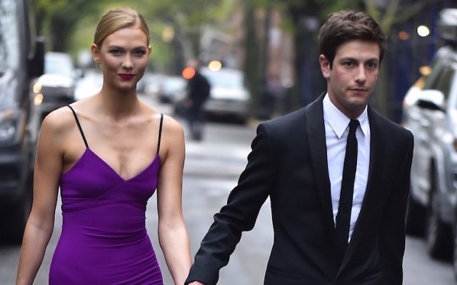 Karlie Kloss et Joshua Kushner à New York, le 26 avril 2016. (Crédit : Alo Ceballos/GC Images) Karlie Kloss et Joshua Kushner à New York, le 26 avril 2016. (Crédit : Alo Ceballos/GC Images)