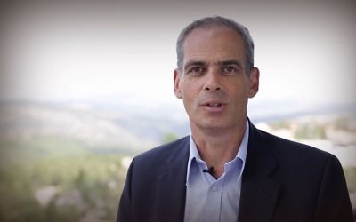 Jonathan Peled, ambassadeur d'Israël au Mexique, en juin 2015. (Crédit : capture d'écran YouTube)