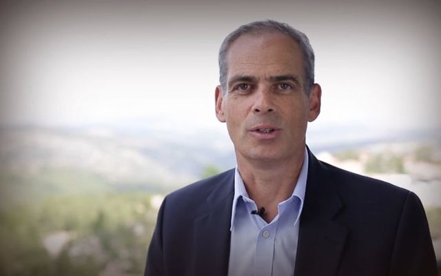 Jonathan Peled, ambassadeur d'Israël au Mexique, en juin 2015. (Crédit : capture d'écran YouTube)