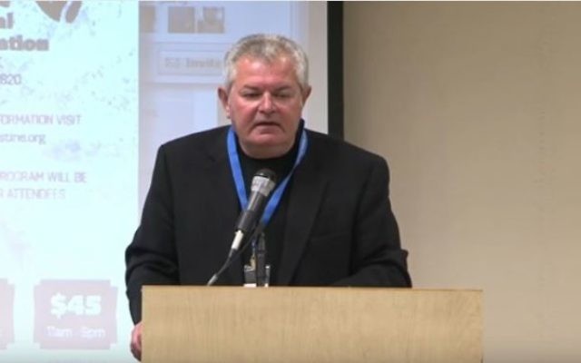 Gabriel Piterberg, professuer à UCLA, lors d'une conférence à l'American Muslims for Palestine Southern California's Conference for Palestine, à Irvine, en Californie, le 7 décembre 2013. (Crédit : capture d'écran YouTube) Gabriel Piterberg, professuer à UCLA, lors d'une conférence à l'American Muslims for Palestine Southern California's Conference for Palestine, à Irvine, en Californie, le 7 décembre 2013. (Crédit : capture d'écran YouTube)
