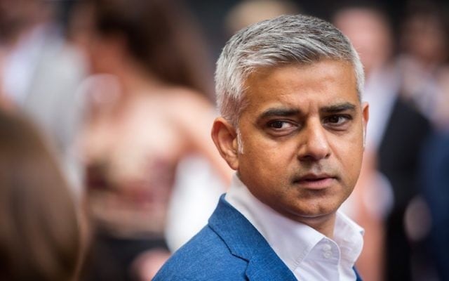 Sadiq Khan, le maire de Londres, le 30 juillet 2016. (Crédit : Rob Stothard/Getty Images) Sadiq Khan, le maire de Londres, le 30 juillet 2016. (Crédit : Rob Stothard/Getty Images)