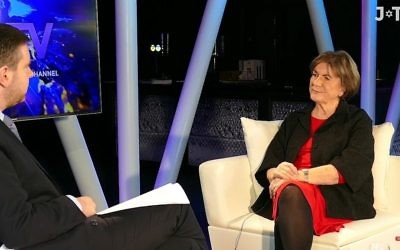 Lady Jenny Tonge dans une interview télévisuelle avec le docteur Alan Mendoza. (Capture d'écran : Youtube )