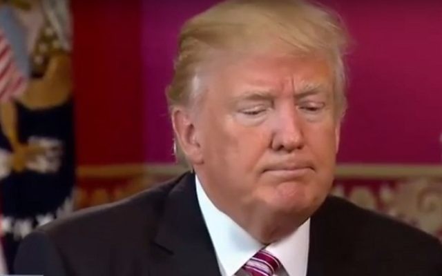 Le président américain Donald Trump pendant un entretien accordé à Fox News, le 26 janvier 2017. (Crédit : capture d'écran YouTube) Le président américain Donald Trump pendant un entretien accordé à Fox News, le 26 janvier 2017. (Crédit : capture d'écran YouTube)