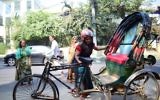 Mosammat Jasmine, la seule femme cyclo-rickshaw au Bangladesh dans la ville de Chittagong le 15 janvier 2017, (Crédit : AFP PHOTO / STR)