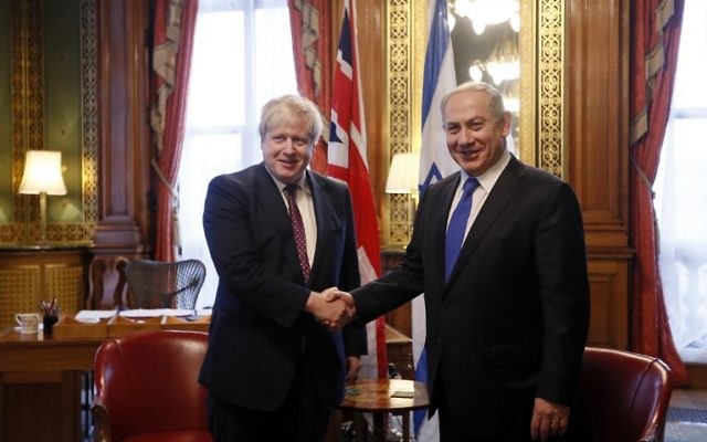 Le Premier ministre Benjamin Netanyahu, à droite, avec Boris Johnson, secrétaire d'Etat britannique aux Affaires étrangères, à Londres, le 6 février 2017. (Crédit : Kirsty Wigglesworth/Pool/AFP) Le Premier ministre Benjamin Netanyahu, à droite, avec Boris Johnson, secrétaire d'Etat britannique aux Affaires étrangères, à Londres, le 6 février 2017. (Crédit : Kirsty Wigglesworth/Pool/AFP)