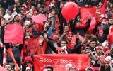 Les supporteurs de Persepolis pendant le match de leur équipe contre Esteghlal, au stade Azari de Téhéran, le 12 février 2017. (Crédit : Atta Kenare/AFP)
