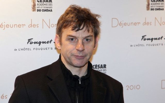 Cette photo a été prise le 13 février 2010 montre le réalisateur belge Lucas Belvaux posant lors d'une séance photo pour la 35e Cérémonie des César au restaurant Le Fouquet's à Paris (Crédit : AFP PHOTO / PIERRE VERDY)