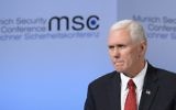 Le vice-président américain Mike Pence pendant la Conférence de sécurité de Munich, en Allemagne, le 18 février 2017. (Crédit : Thomas Kienzle/AFP)