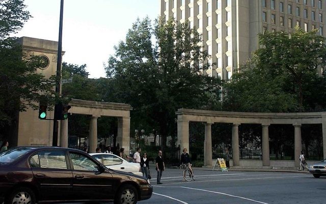 Les portes de Roddick, l'entrée principale de la McGill University. (Crédit/ CC BY-SA 3.0 Gene.arboit / Wikipedia) Les portes de Roddick, l'entrée principale de la McGill University. (Crédit/ CC BY-SA 3.0 Gene.arboit / Wikipedia)