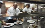 David Biton, le chef du restaurant La Regence, à Jérusalem, accueille Frédéric Simonin, chef parisien, pour la semaine So French, So Food, en février 2017. (Crédit : Facebook/Institut français de Jérusalem)