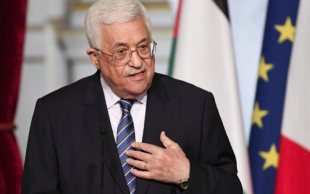 Le président de l'Autorité palestinienne Mahmoud Abbas lors d'une déclaration conjointe avec le président français après leur réunion au Palais présidentiel de l'Elysée à Paris, le 7 février 2017. (Crédit : Stéphane de Sakutin/AFP) Le président de l'Autorité palestinienne Mahmoud Abbas lors d'une déclaration conjointe avec le président français après leur réunion au Palais présidentiel de l'Elysée à Paris, le 7 février 2017. (Crédit : Stéphane de Sakutin/AFP)