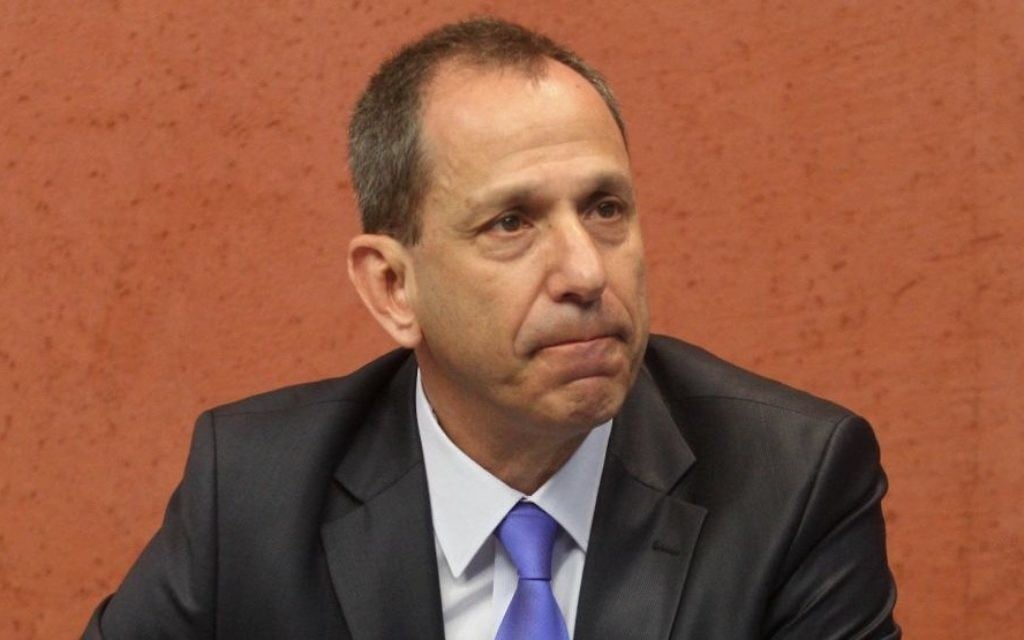 Shmuel Hauser, président de l'Autorité des titres israélienne, en 2014. (Crédit : Roni Schutzer/Flash90) Shmuel Hauser, président de l'Autorité des titres israélienne, en 2014. (Crédit : Roni Schutzer/Flash90)