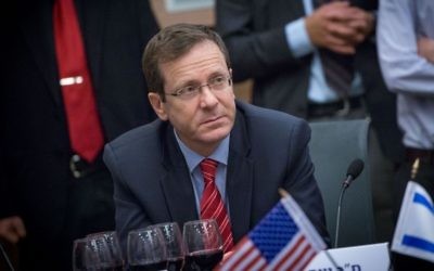 Isaac Herzog, chef de l'opposition, à la Knesset, le 17 janvier 2017. (Crédit : Miriam Alster/Flash90)