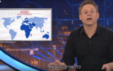 Lior Schlein, présentateur de l'émission satirique Gav Haumah, présente la vidéo que son programme a présenté dans le concours mondial visant à devenir le second pays après "America first" le 11 février 2017 (Capture d'écran :YouTube)
