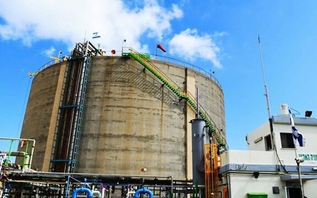 Le réservoir d'ammoniac de Haïfa. (Crédit : ministère de l'Environnement)