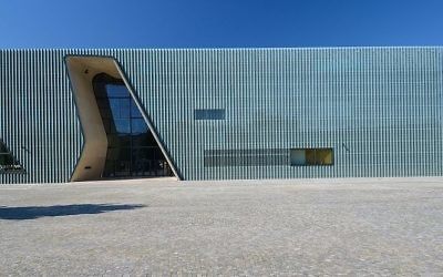 Le musée de l'histoire des Juifs de Pologne, à Varsovie. Illustration. (Crédit : Adrian Grycuk/CC-BY-SA/Wikimedia)