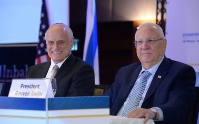 Le président Reuven Rivlin devant la Conférence des présidents des organisations juives américaines majeures, à Jérusalem, le 19 février 2017. (Crédit : Mark Neiman/GPO)