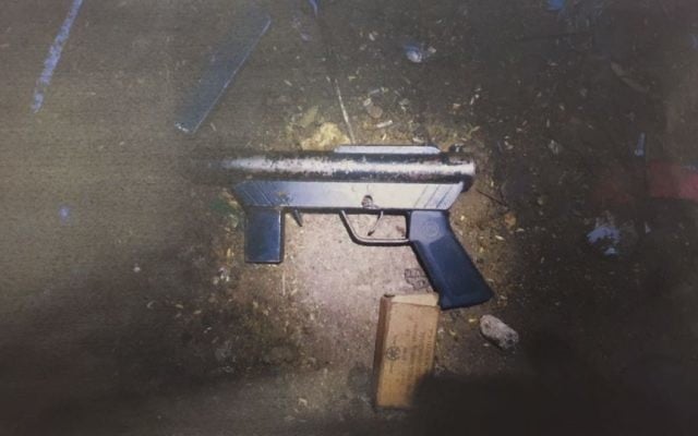 Une arme à feu artisanale type Carlo qui a été utilisée dans des attaques contre les Israéliens en Cisjordanie fin 2016 et début 2017. (Crédit :  Shin Bet)
