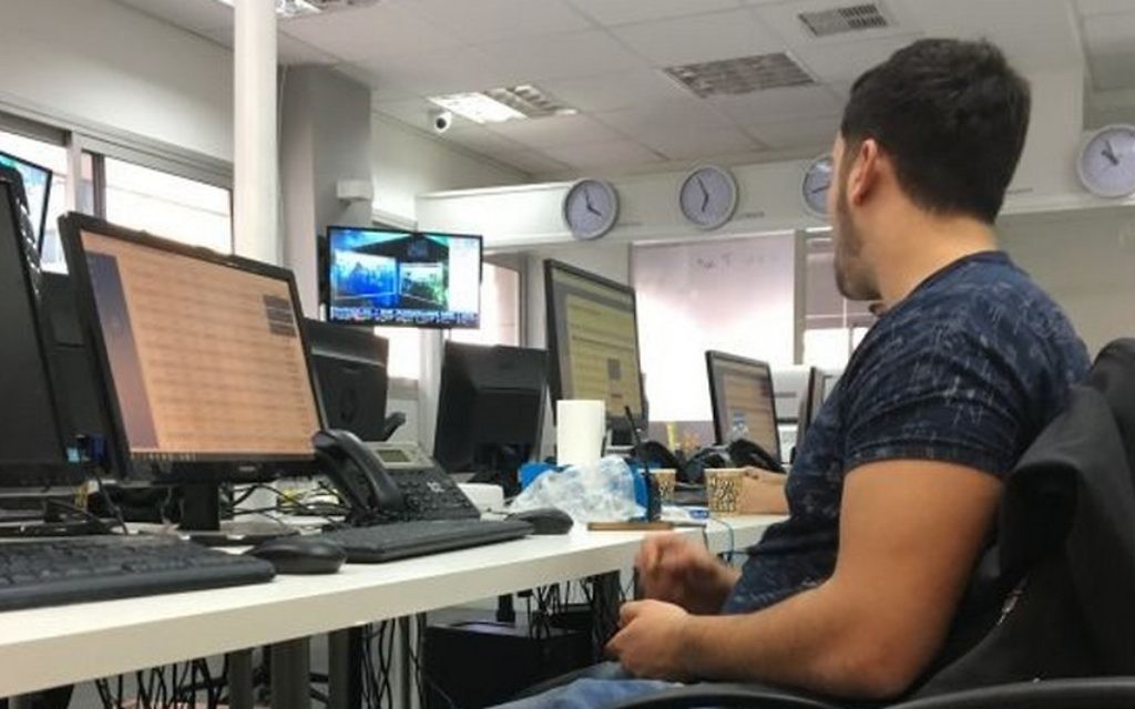 Le centre d'appels de l'entreprise Binary St. en Israël. (Crédit :  Iacopo Luzi)