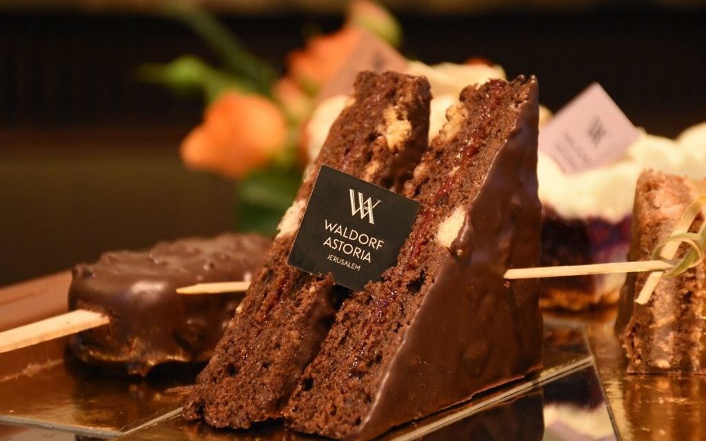 Gâteau au chocolat du Waldof Astoria, à Jérusalem, en février 2017. (Crédit : autorisation)