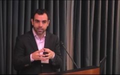 Omar Shakir, directeur de Human Rights Watch (HRW) pour Israël et la Palestine. (Crédit : capture d'écran YouTube)