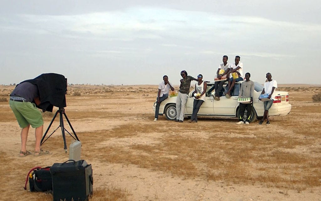 Extrait d'une vidéo de "Purger sa peine à Holot", première exposition de Ron Amir au musée d'Israël (Autorisation musée d'Israël) Extrait d'une vidéo de "Purger sa peine à Holot", première exposition de Ron Amir au musée d'Israël (Autorisation musée d'Israël)