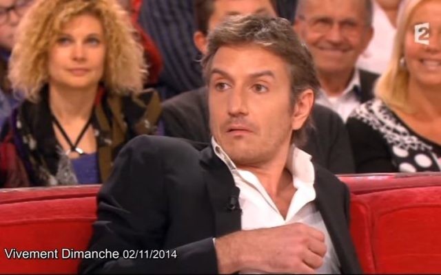 L'acteur Olivier Sauton invité chez Michel Drucker en novembre 2014. Quelques  mois auparavant, il brûlait les planches du théâtre de la Main d'Or de Dieudonné (Crédit: capture d'écran/Youtube)