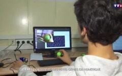 Extrait d'un reportage de TF1, consacré aux programme d'ingénierie informatique destinés aux jeunes Israéliens (Crédit: capture d'écran/TF1)
