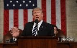 Le président américain Donald J. Trump pendant son premier discours devant le Congrès, à la Chambre des représentants, à Washington, D.C., le 28 février 2017. (Crédit : Jim Lo Scalzo/Pool/AFP)