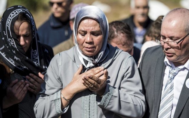Latifa Ibn Ziaten, au centre, présidente de l'association IMAD et mère d'Imad Ibn Ziaten, soldat français assassiné par Mohamed Merah en 2012, pendant la cérémonie d'hommage à son fils, au Maroc, à M'diq, le 11 mars 2017. (Crédit : Fadel Senna/AFP) Latifa Ibn Ziaten, au centre, présidente de l'association IMAD et mère d'Imad Ibn Ziaten, soldat français assassiné par Mohamed Merah en 2012, pendant la cérémonie d'hommage à son fils, au Maroc, à M'diq, le 11 mars 2017. (Crédit : Fadel Senna/AFP)