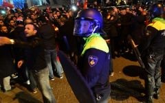 Manifestation devant le consulat de la Turquie à Rotterdam, aux Pays-Bas, le 11 mars 2017. (Crédit : Emmanuel Dunand/AFP)