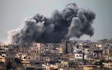 Frappes aériennes dans un quartier détenu par les rebelles dans la ville de Daraa, dans le sud de la Syrie, le 16 mars 2017. Illustration. (Crédit : Mohamad Abazeed/AFP)
