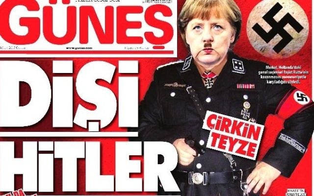 La Une du quotidien turc Günes, proche du gouvernement, présente la chancelière allemande Angela Merkel en "Mme Hitler", le 17 mars 2017. (Crédit : capture d'écran) La Une du quotidien turc Günes, proche du gouvernement, présente la chancelière allemande Angela Merkel en "Mme Hitler", le 17 mars 2017. (Crédit : capture d'écran)