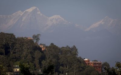 L'Himalaya vue depuis le village népalais de Nagarkot, le 17 décembre 2016. Illustration. (Crédit : Nati Shohat/Flash90)