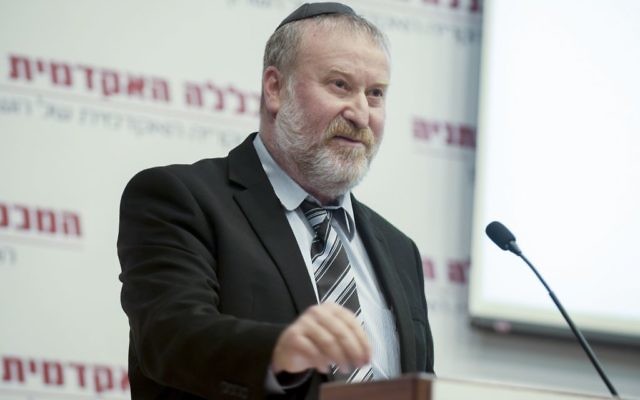 Avichai Mandelblit, procureur général, à Netanya, le 16 janvier 2017. (Crédit : Roy Alima/Flash90) Avichai Mandelblit, procureur général, à Netanya, le 16 janvier 2017. (Crédit : Roy Alima/Flash90)