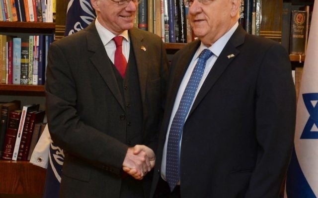Le président Rivlin avec le Professeur Norbert Lammert, président du Bundestag, à Jérusalem le 14 mars 2017. (Crédit : Mark Neiman/GPO) Le président Rivlin avec le Professeur Norbert Lammert, président du Bundestag, à Jérusalem le 14 mars 2017. (Crédit : Mark Neiman/GPO)