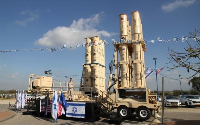Le système de défense antimissile Arrow 3, livré à l'armée de l'air israélienne, le 18 janvier 2017. (Crédit : Ministère de la Défense) Le système de défense antimissile Arrow 3, livré à l'armée de l'air israélienne, le 18 janvier 2017. (Crédit : Ministère de la Défense)