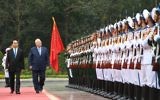 Le président Reuven Rivlin, à droite, avec son homologue vietnamien Tran Dai Quang, au palais présidentiel de Hanoi, le 20 mars 2017. (Crédit : Mark Neiman/GPO)