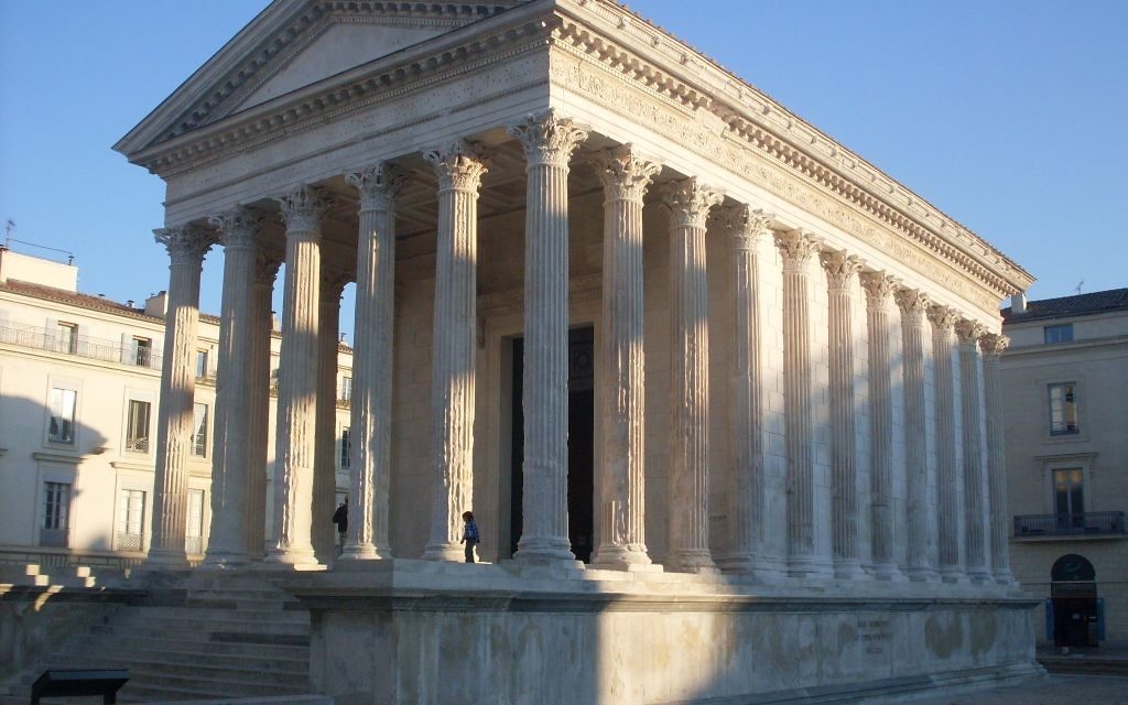 Maison Carrée de Nîmes en 2011. (Crédit : Danichou, domaine public via Wikimedia Commons)