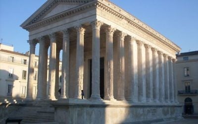 Maison Carrée de Nîmes en 2011. (Crédit : Danichou, domaine public via Wikimedia Commons)