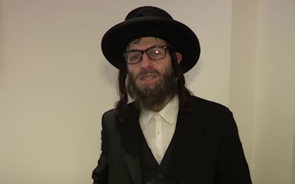 Simon Brodkin, déguisé en rabbin orthodoxe pour une audition de 'Britain’s Got Talent.' (Crédit : YouTube/via JTA)