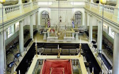 Une vue de la synagogue de Touro à  Newport, Rhode Island. (Crédit : Wikimedia Commons via JTA)