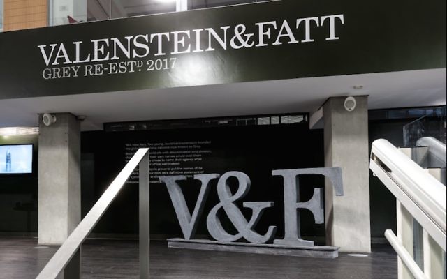 Les bureaux de l'agence de publicité du groupe Grey Global rebaptisés Valenstein & Fatt, mars 2017. (Crédit : Twitter via JTA) Les bureaux de l'agence de publicité du groupe Grey Global rebaptisés Valenstein & Fatt, mars 2017. (Crédit : Twitter via JTA)