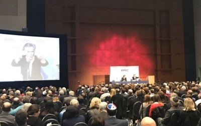 Bernard Henry-Lévy était invité à s'exprimer à l'AIPAC le 26 mars à Washington (Crédit: capture d'écran Twitter/BHL)