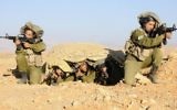 Dossier : Des femmes soldats au sein d'une unité des renseignements de terrain, le 21 septembre 2014. (Crédit : Unité du porte-parole de l’armée israélienne)